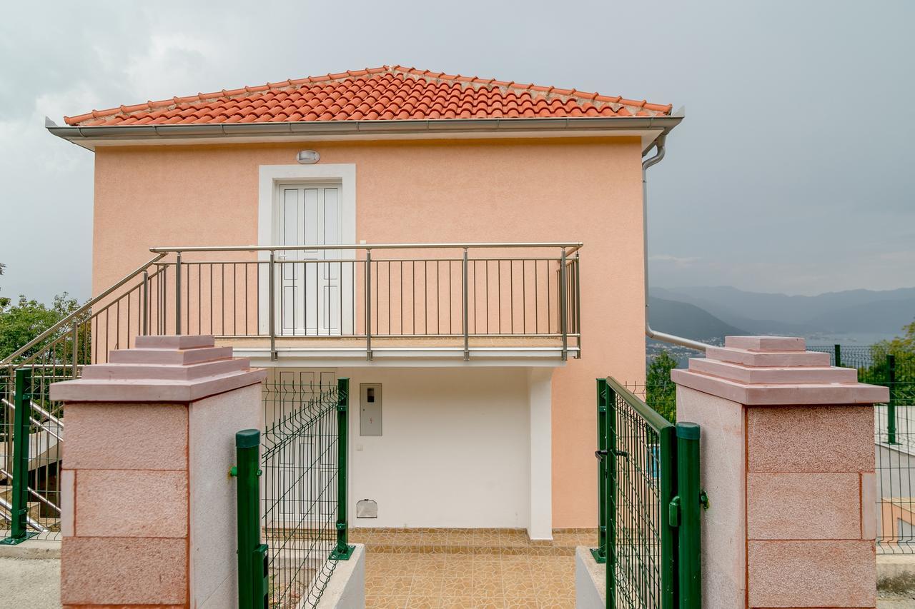 Apartments Mitrovic Луштица Экстерьер фото